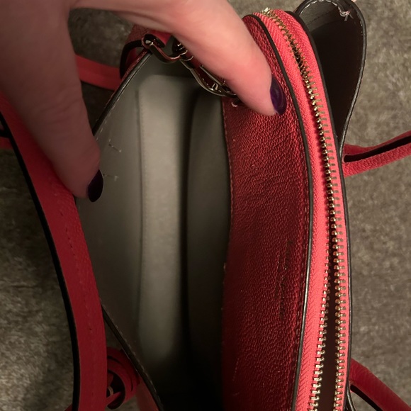 Mid sized Kate Spade cross body or handle purse. Beautiful bright pink colour - Picture 4 of 5